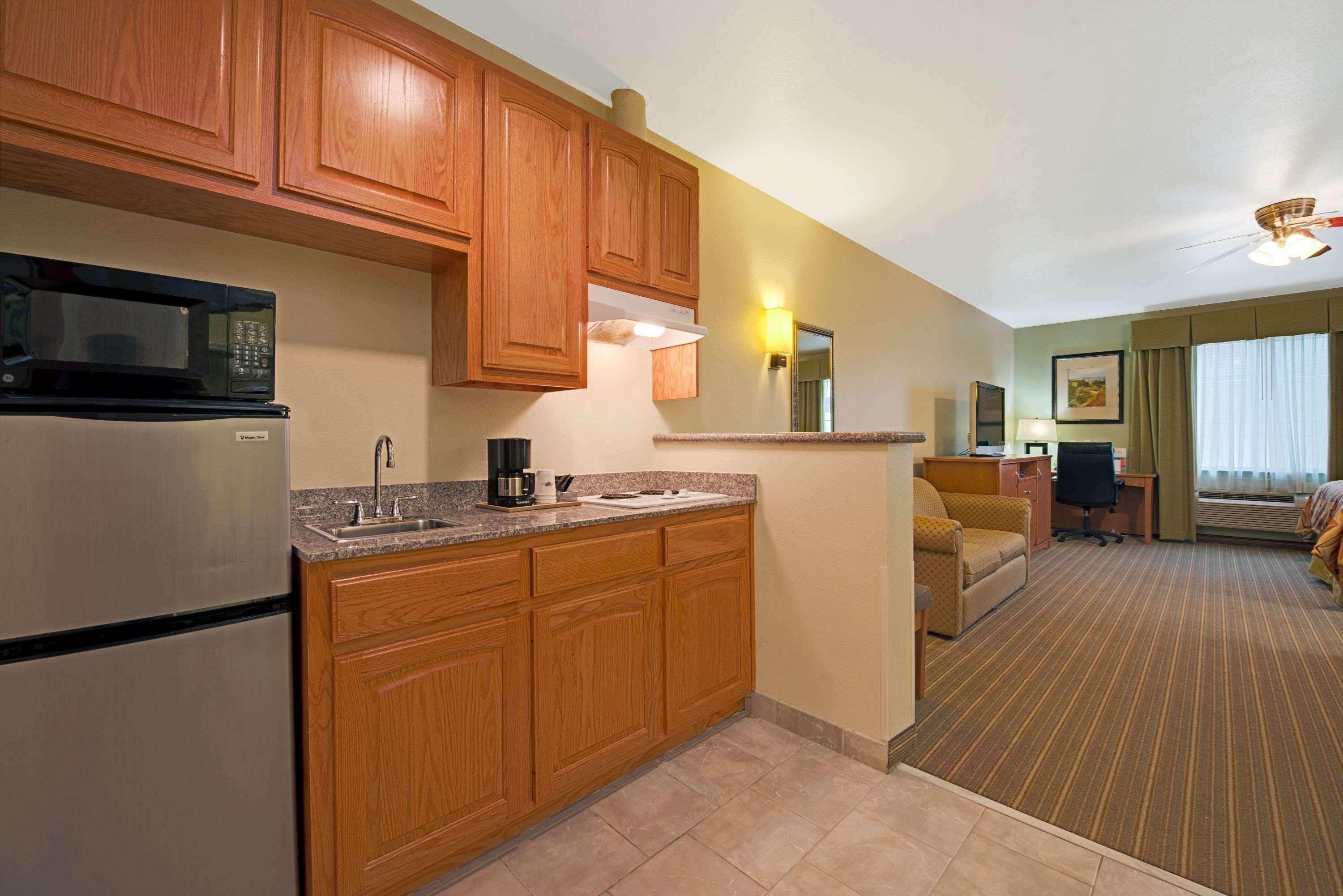 فندق Super 8 By Wyndham Austin/Airport North المظهر الخارجي الصورة