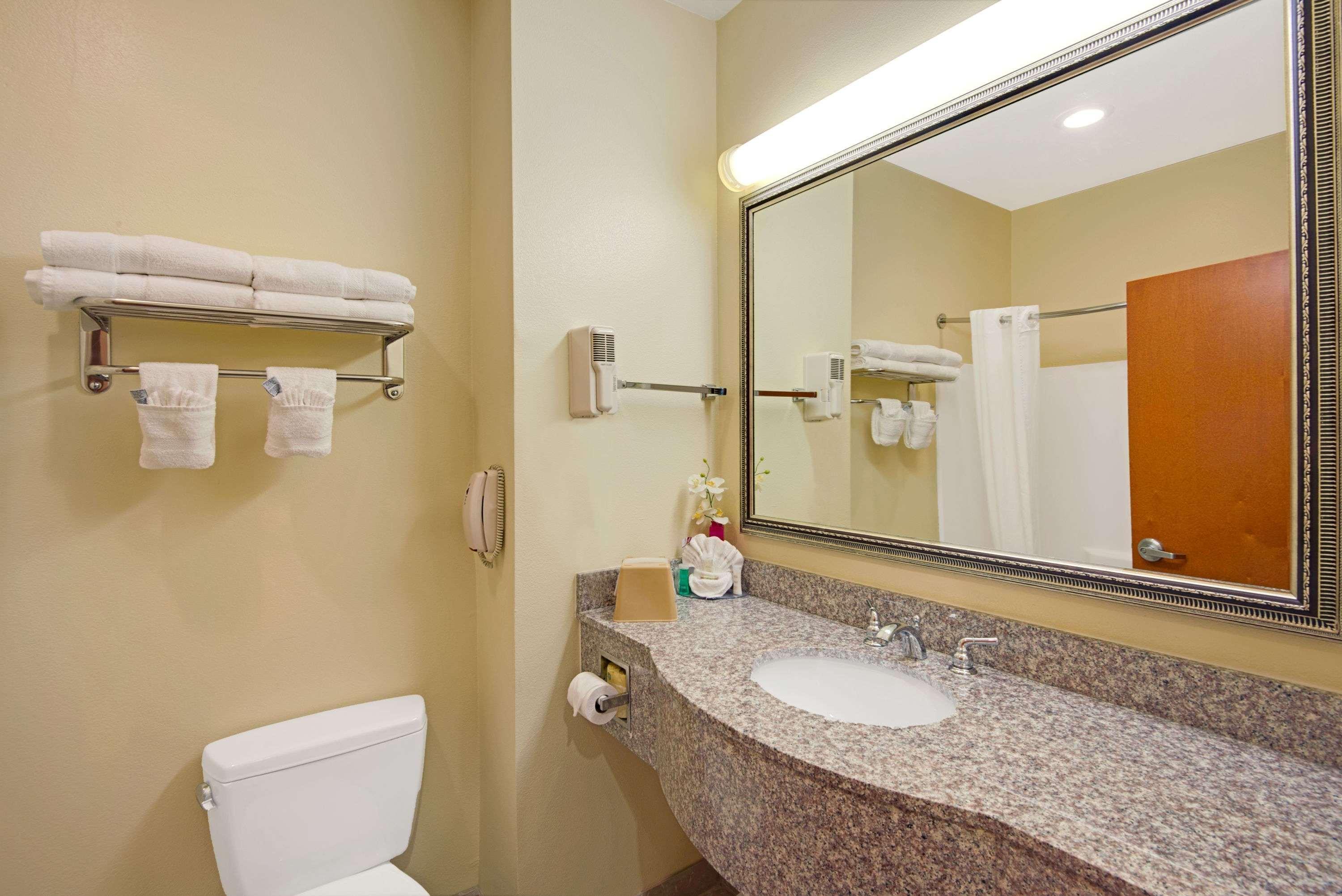 فندق Super 8 By Wyndham Austin/Airport North المظهر الخارجي الصورة