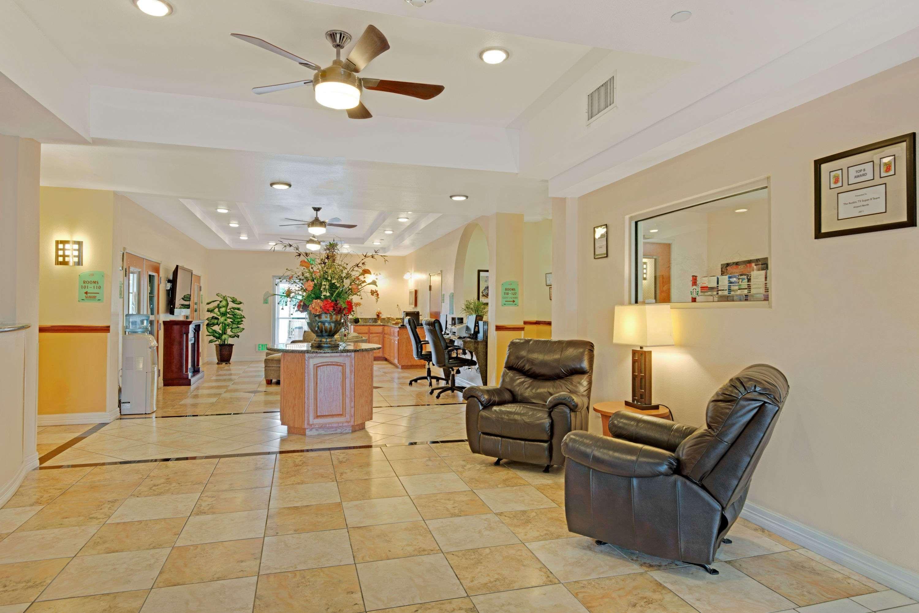 فندق Super 8 By Wyndham Austin/Airport North المظهر الخارجي الصورة