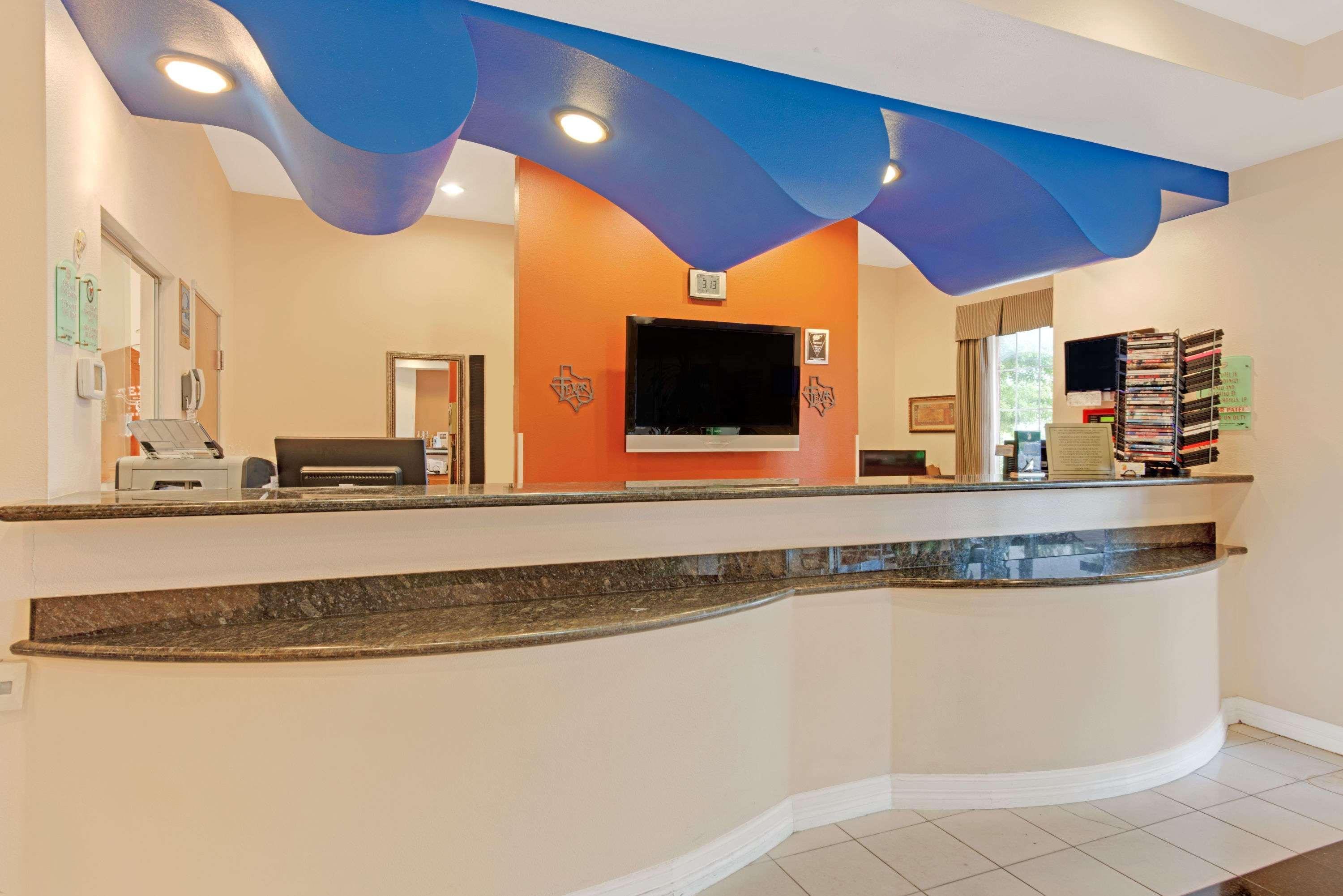 فندق Super 8 By Wyndham Austin/Airport North المظهر الخارجي الصورة